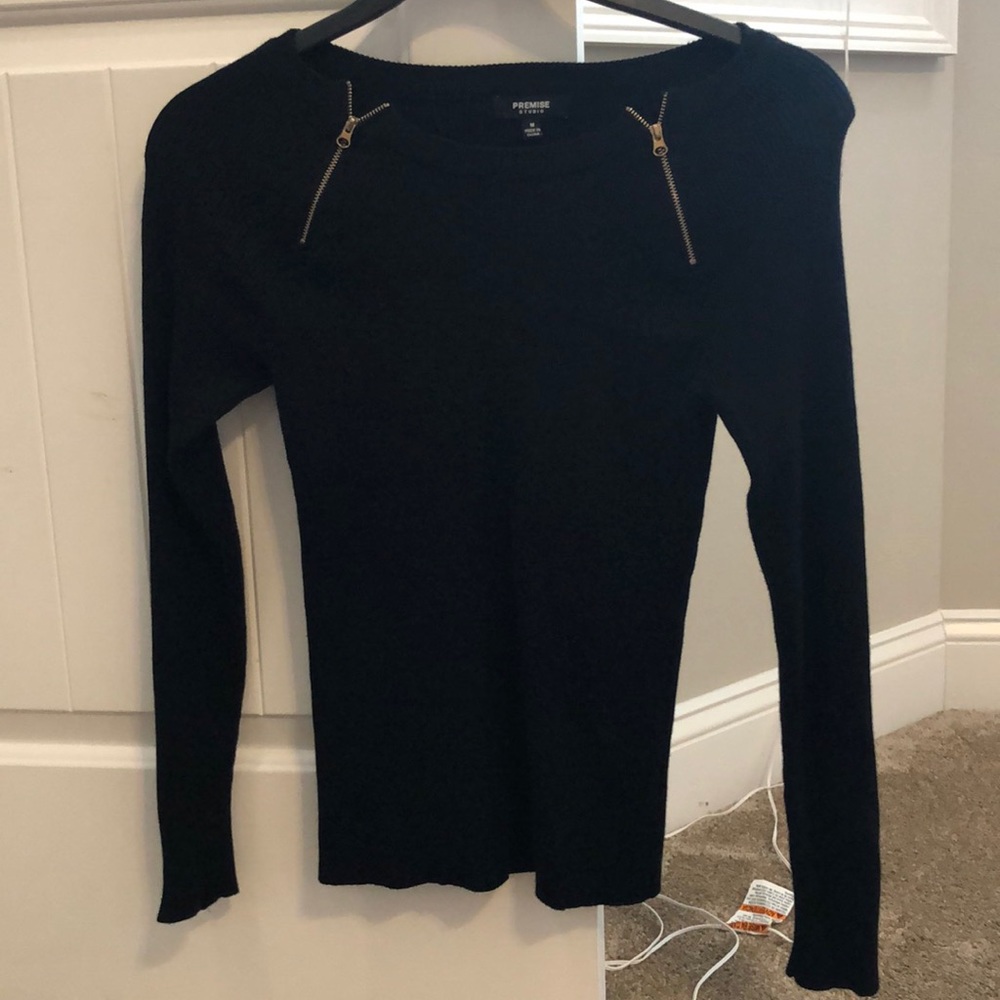 Women’s black top